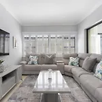 Villa Balmoral 14 By Hostagents