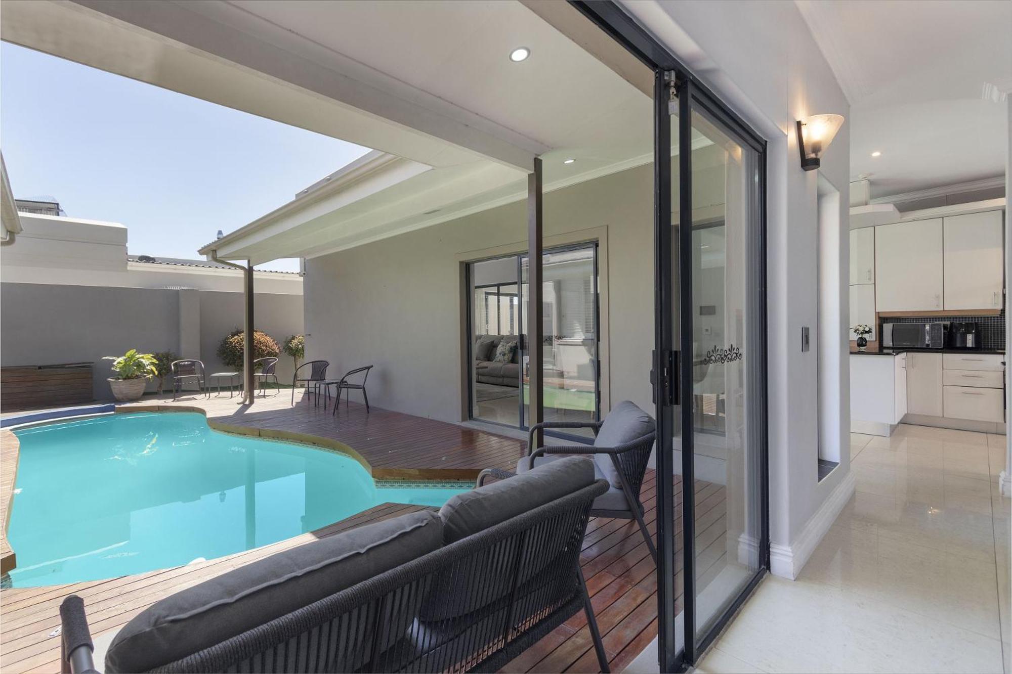 Balmoral 14 By Hostagents *
