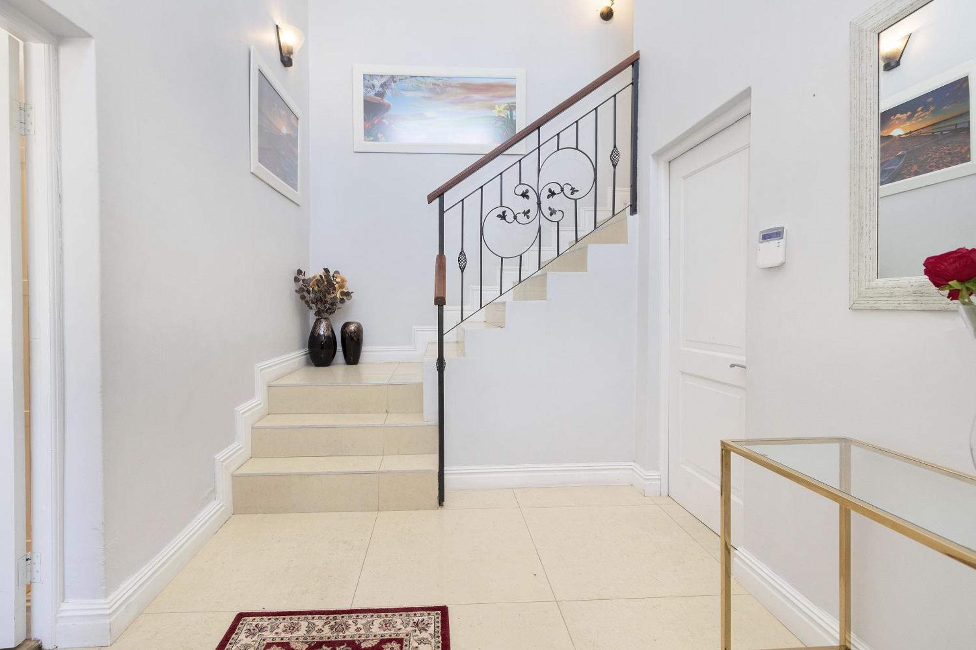 Holiday home Balmoral 14 By Hostagents Cape Town