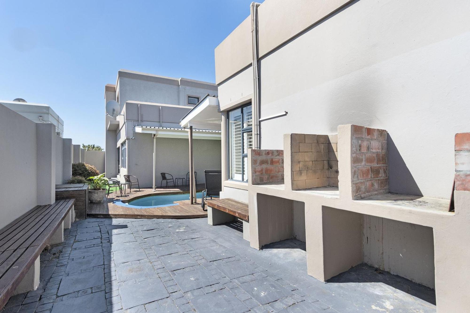 Balmoral 14 By Hostagents Holiday home