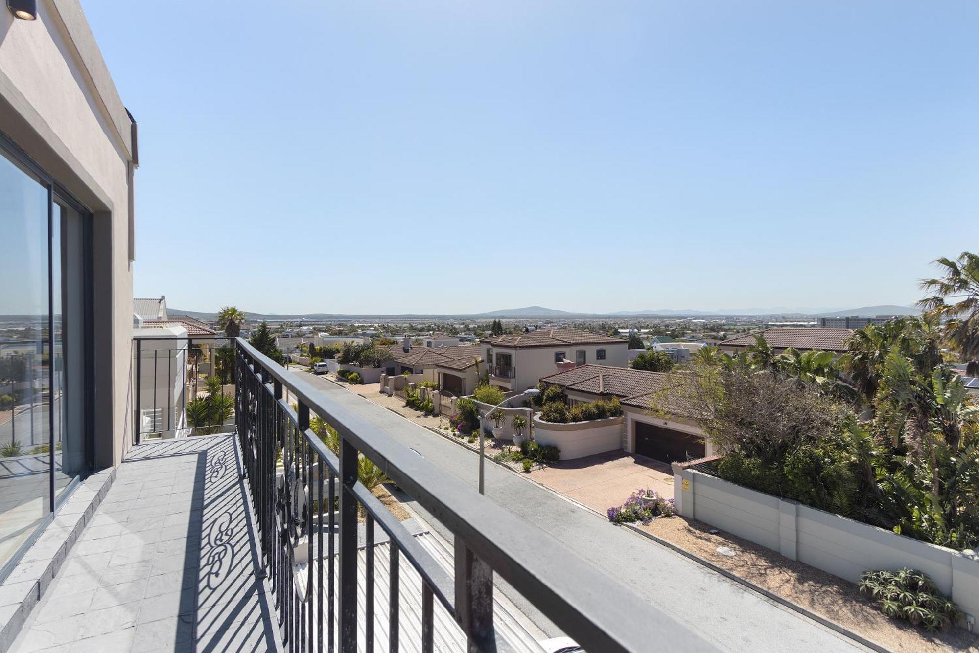 Balmoral 14 By Hostagents Cape Town